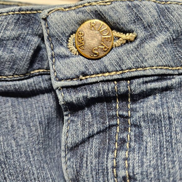 Riders Capri Jeans Womens Size 12 Mid Rise Medium Wash Denim Pant Cuffed Bermuda - Picture 3 of 4